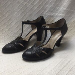 Naturalizer Brickle T-Strap Pump